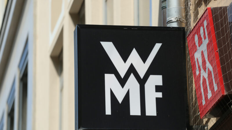WMF Logo am Eingang zu eine Geschfäft