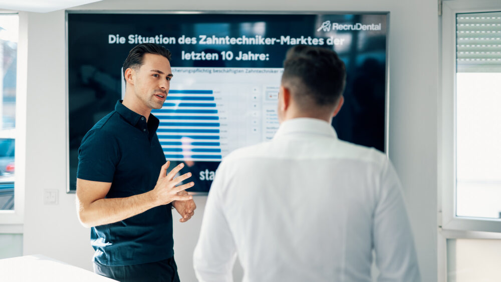 RecruDental unterstützt Dentallabore in Mönchengladbach bei der schnellen Stellenbesetzung von Zahntechnikern.